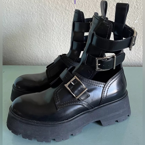 Alexander McQueen Triple Buckle Black Platform Boots 40 $1350 - Picture 2 of 15